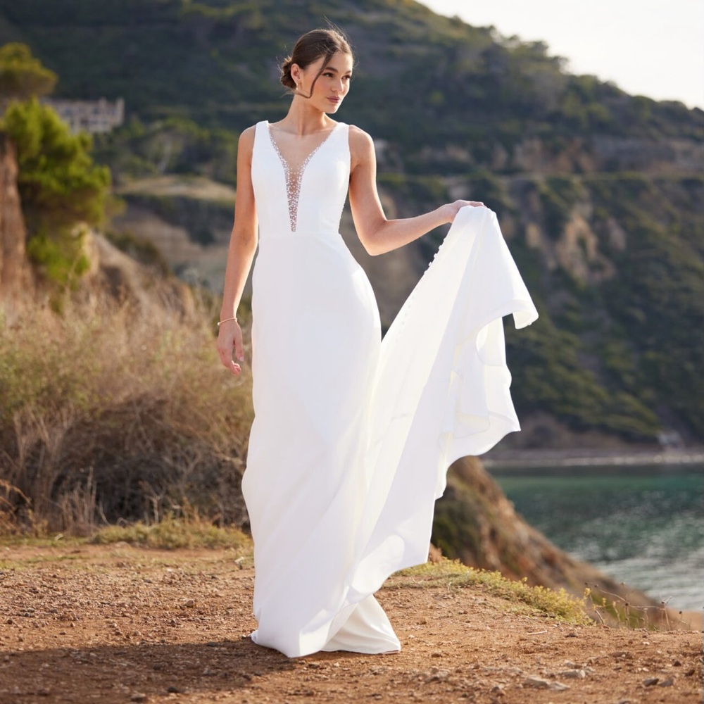 Essense of Australia D3763 size 16